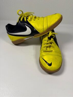 Nike CTR360 Libretto III Youth 4.5 Indoor Soccer Shoes